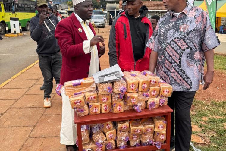 Dr Hassan Kinyua Omari giving out food
